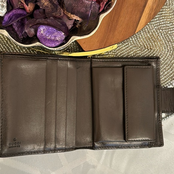 Gucci man’s wallet in decent condition used but still good - Picture 9 of 14